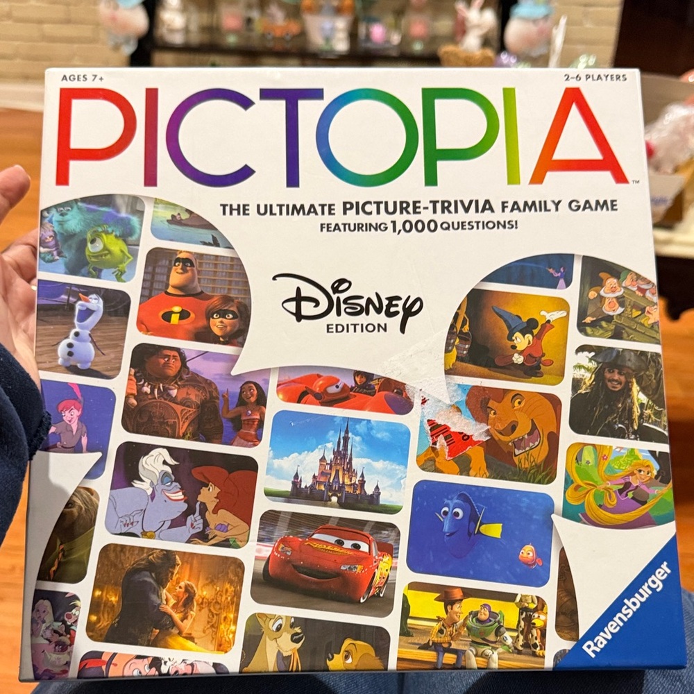 Disney Pictopia Family Picture-Trivia Game – White, Red, Blue, Green, Purple